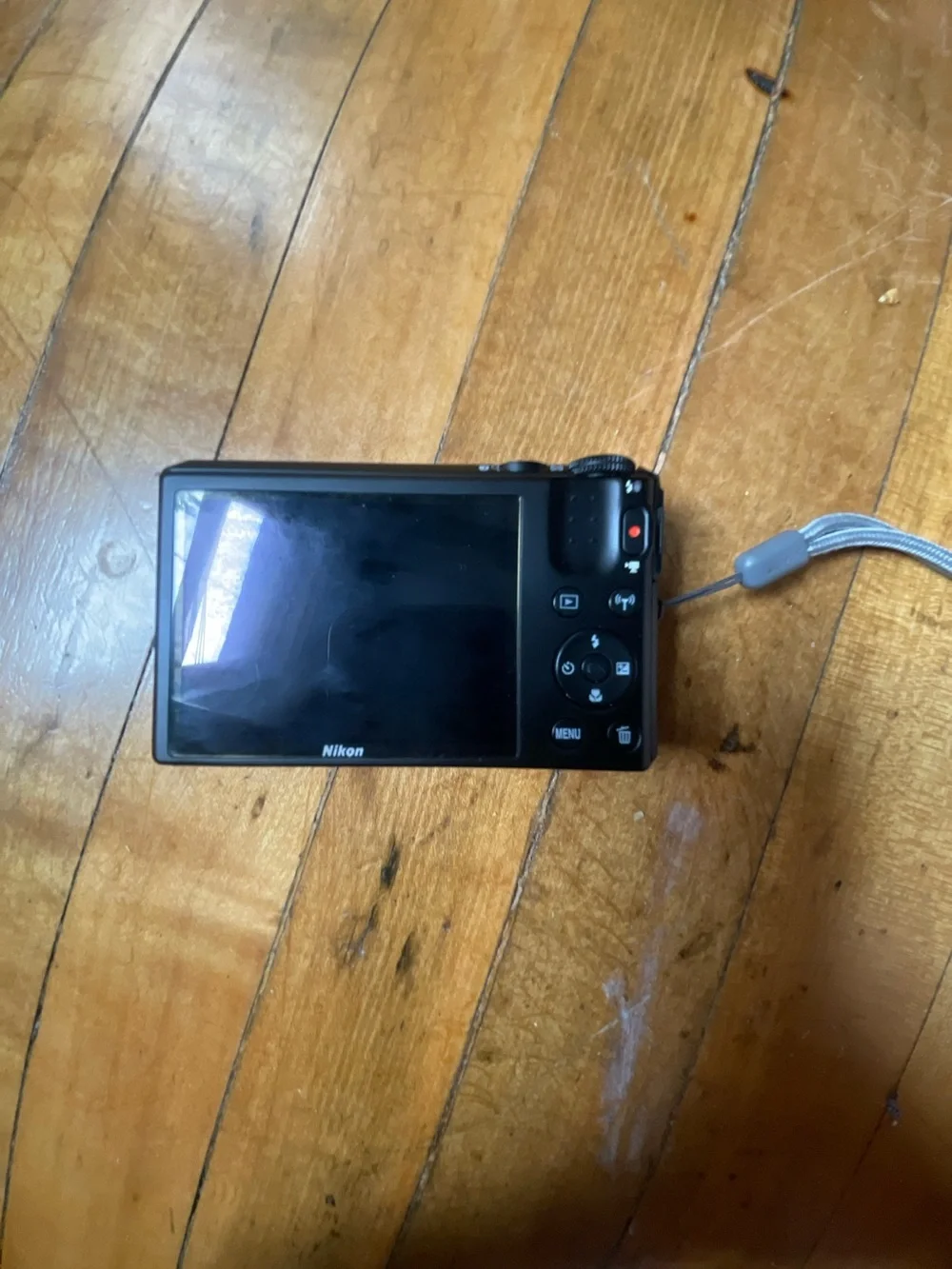 Nikon COOLPIX S7000 Digital Camera 16 MP 20x Optical Zoom w/battery. No Charger